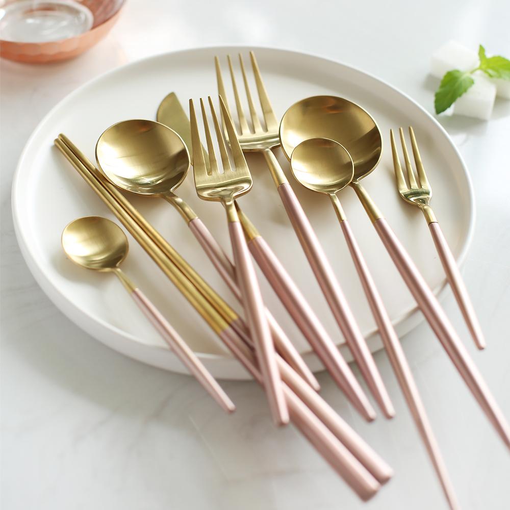 Korean Royal Pink Golden Tableware Cutlery Set Dinner Knife S poon Fork Sets 18/8 Stainless Steel Western Gold Dinnerware Set